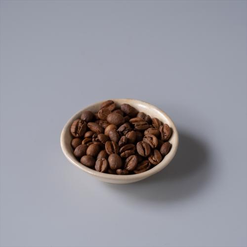 【浅煎り・中煎り】旬の珈琲豆　3種セット（200g×3）